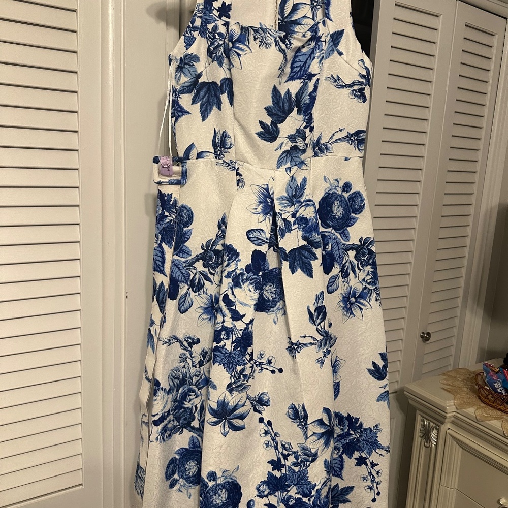 Dress - Picture 3 of 5
